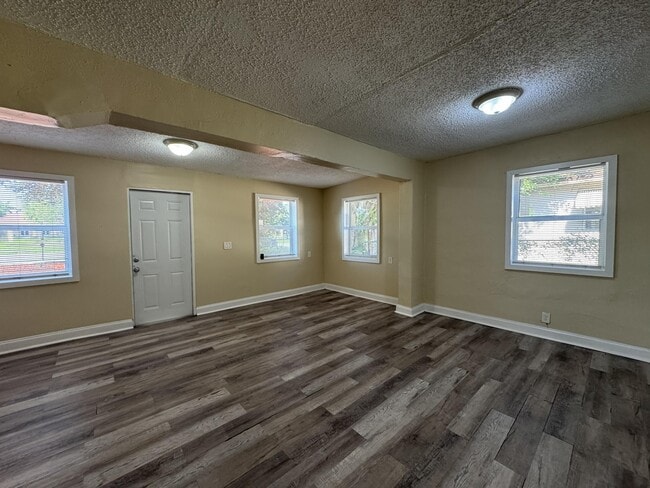 Foto del edificio - 2881 NW 11th Pl