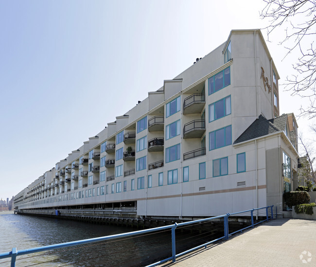 Building Photo - Riva Pointe