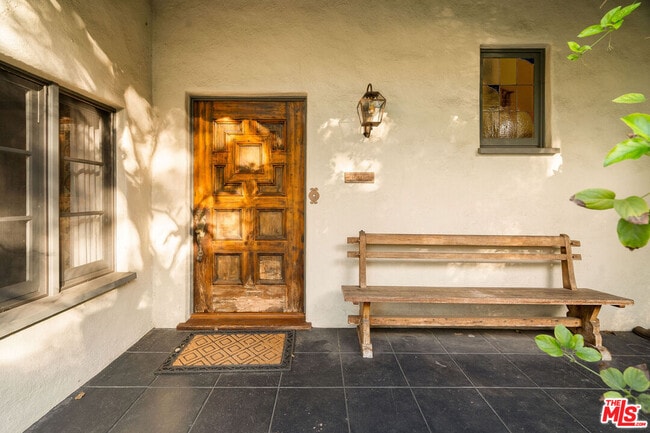 Foto del edificio - 1632 N Orange Grove Ave