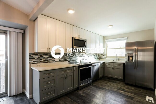 Foto del edificio - 3 Bedroom Pet-Friendly Home in Aurora, CO with Main Street Renewal
