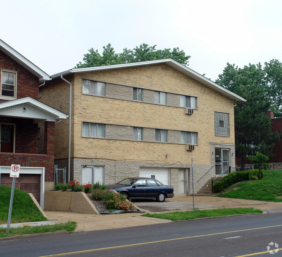 Building Photo - 5041 S Grand Blvd