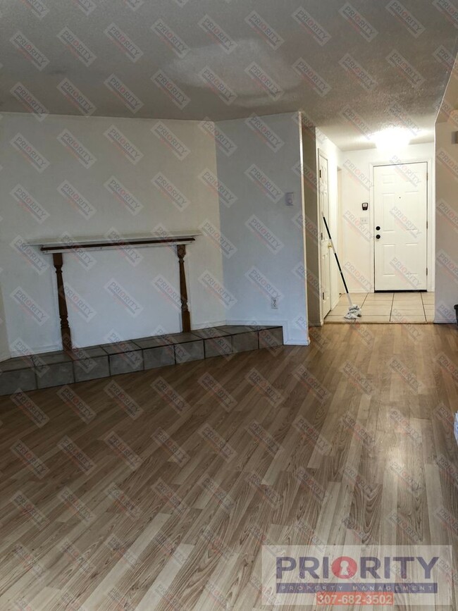 Building Photo - 3 bedroom, 2.5 bath 1,256 sqft Townhouse