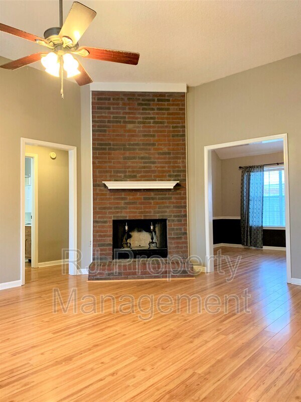 Foto del edificio - 3198 Shadow Green Ln
