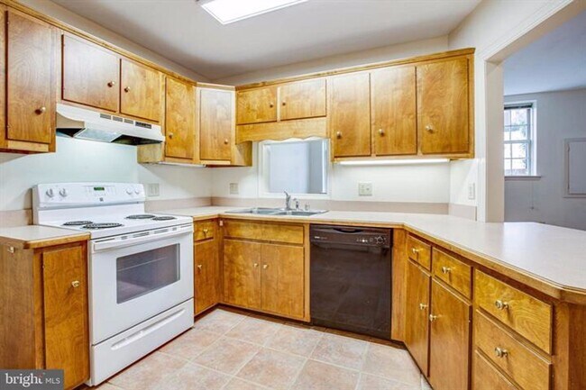 Building Photo - Spacious 2 Bed in Historic Downtown Freder...
