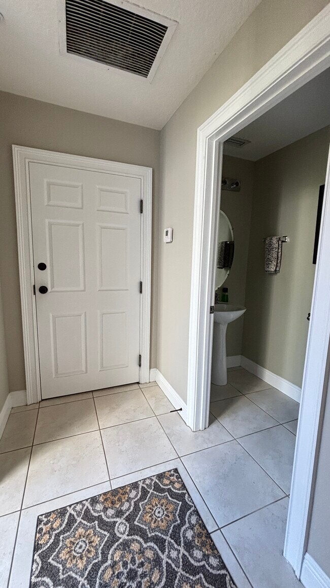 Foto del edificio - 1419 Lake Baldwin Ln