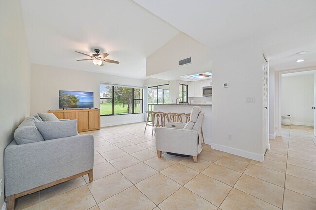 Foto del edificio - **Hideaway Country Club ~ Annual Lease ~ U...