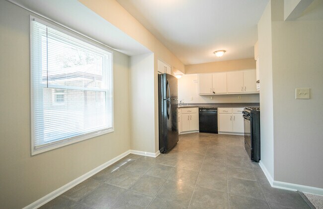 Foto del edificio - 8035 W Warnimont Ave