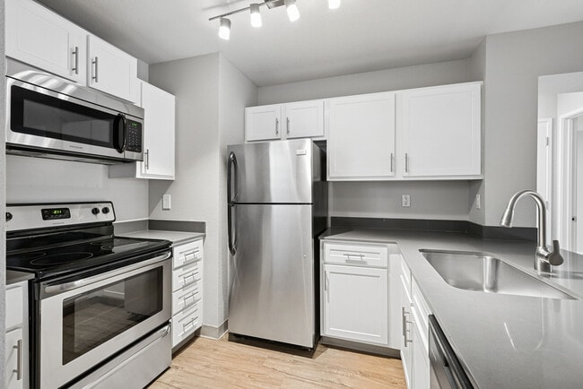 Building Photo - Sterling Pointe