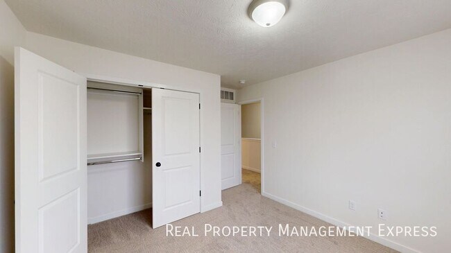 Foto del edificio - Stylish 1 Bed 1.5 Bath Townhome