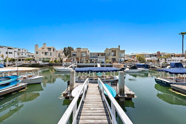 Building Photo - 4007 Marcus Ave