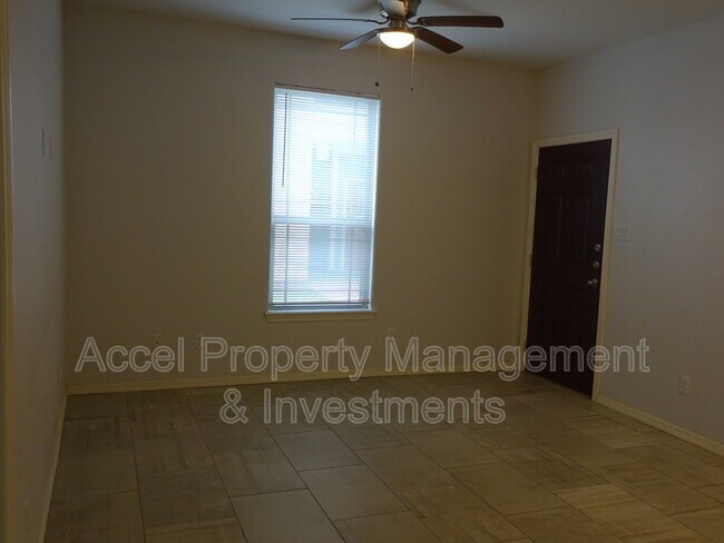 Building Photo - 401 E Ebony Ave