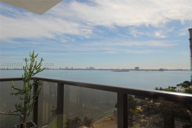 Foto del edificio - 600 NE 36th St