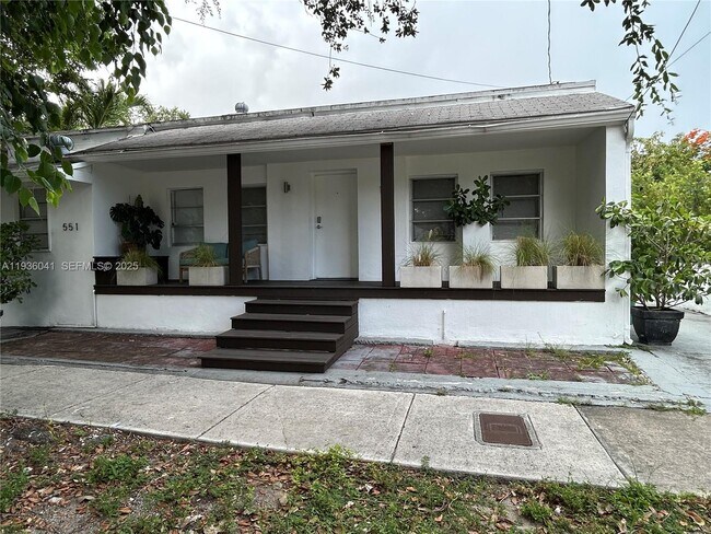 Foto del edificio - 551 NW 41st St