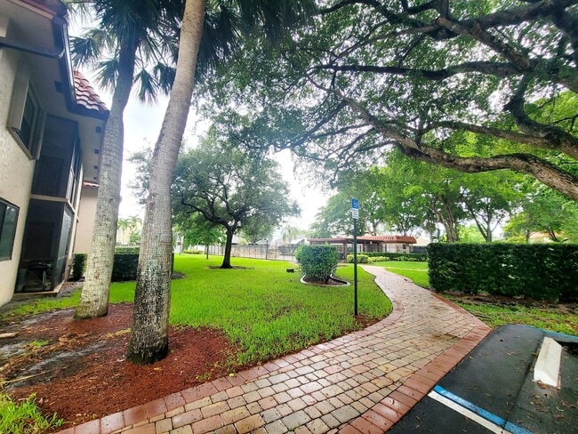 Foto del edificio - 15702 E Waterside Cir