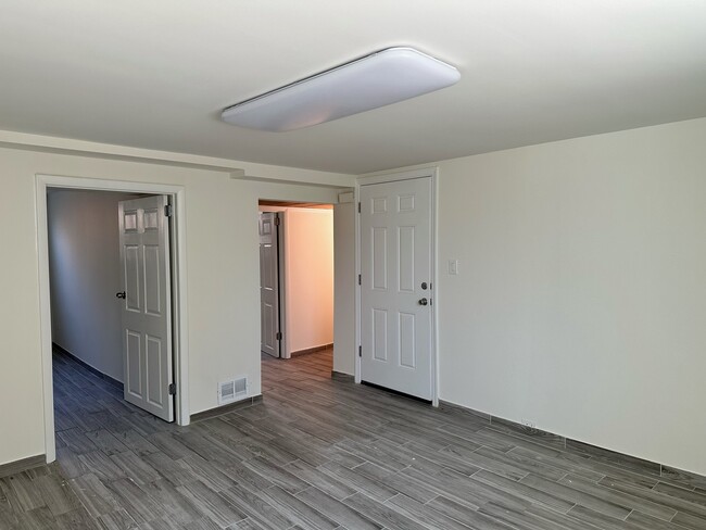 Building Photo - 6734 W Dakin St
