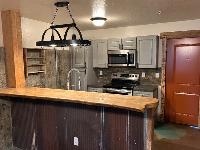 Foto del edificio - 6248 Three Needles Ln