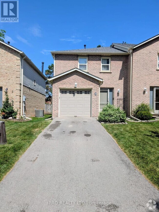 Building Photo - 3455-3455 Caplan Crescent