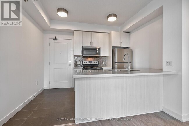 Photo du bâtiment - 2490 Old Bronte Rd