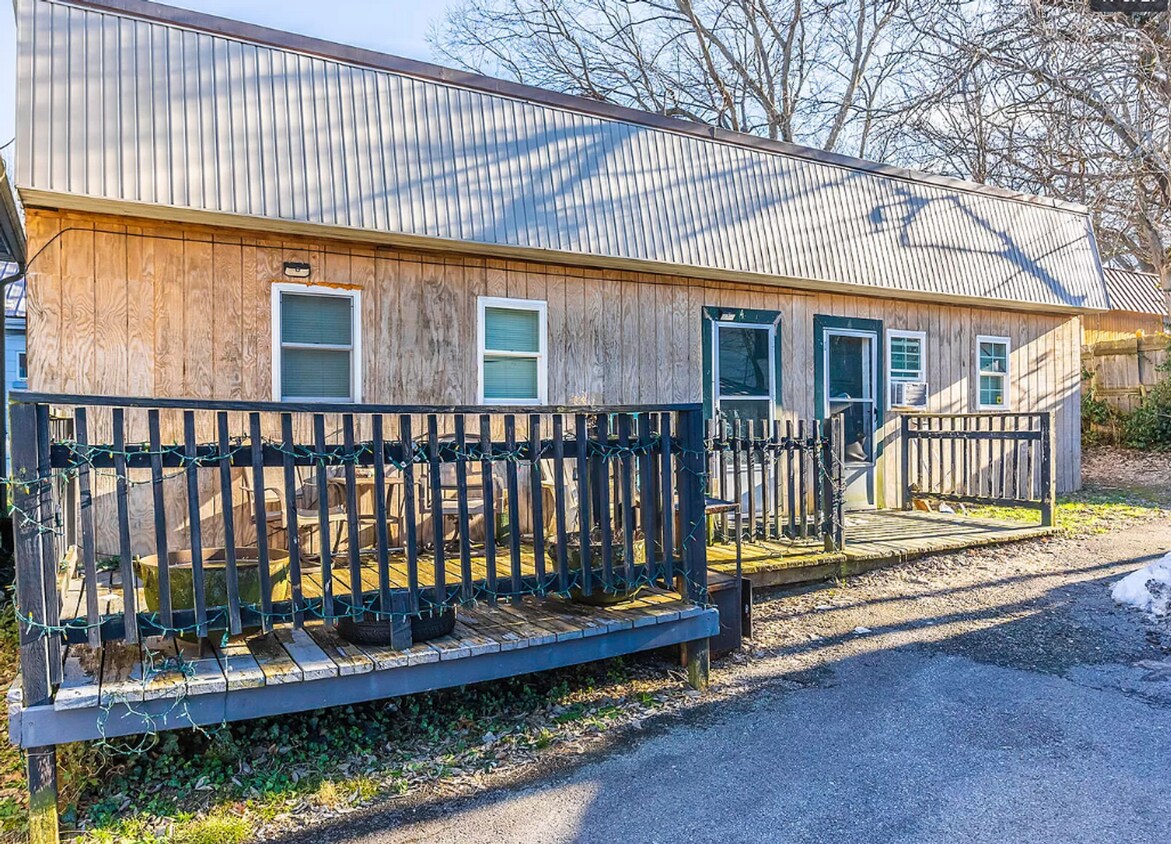 Foto principal - 1028 W Lexington Ave