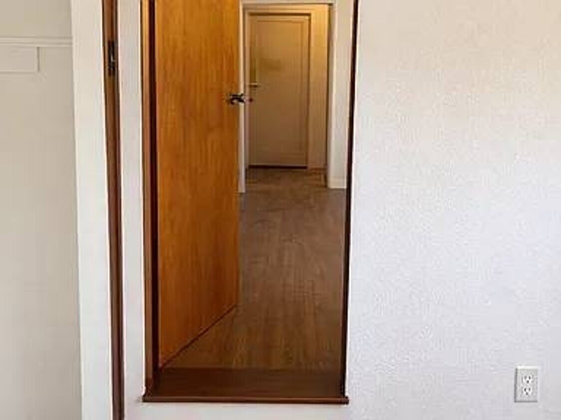 Foto del edificio - 2486 Warren Ln