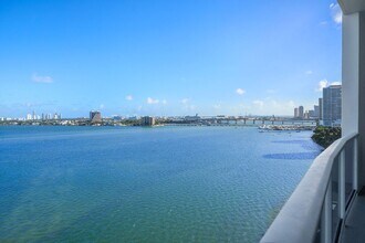 Building Photo - 725 NE 22nd St