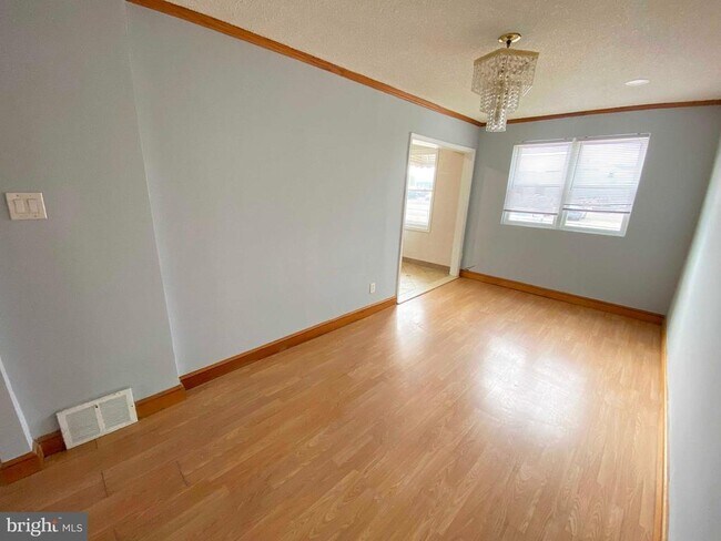 Foto del edificio - 6330 Leonard St