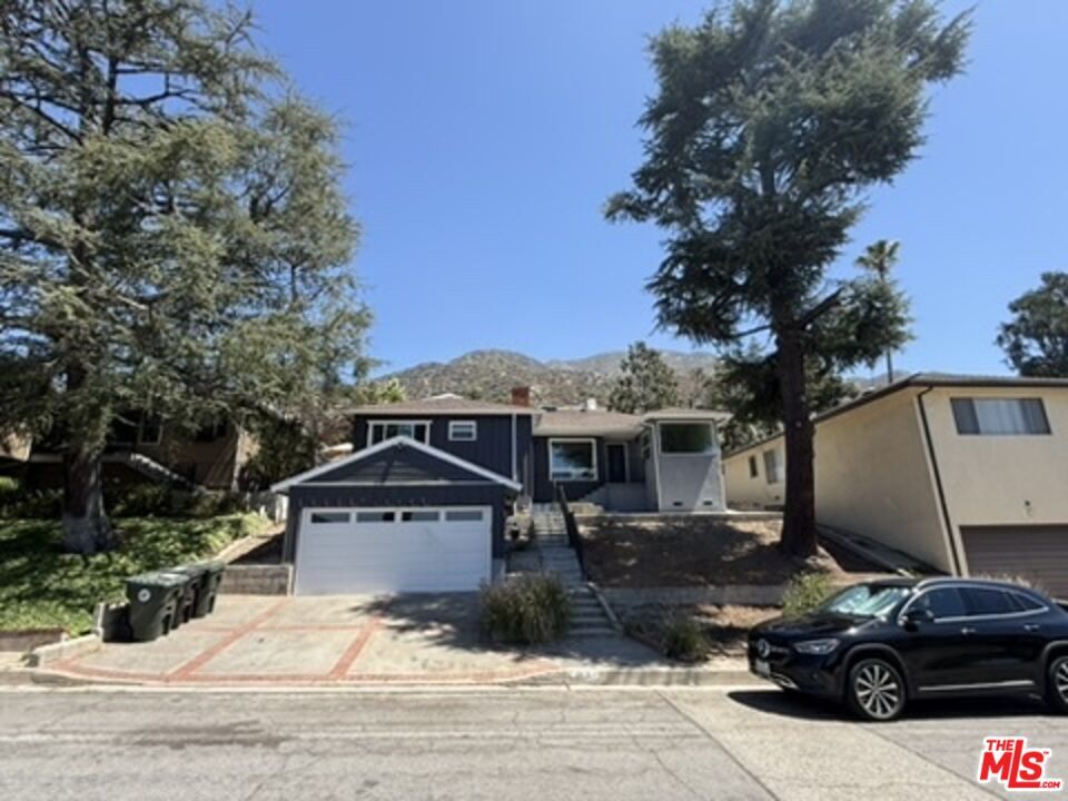 Foto principal - 3035 Highridge Rd