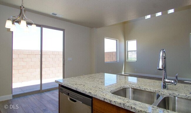 Building Photo - 496 W 540 N