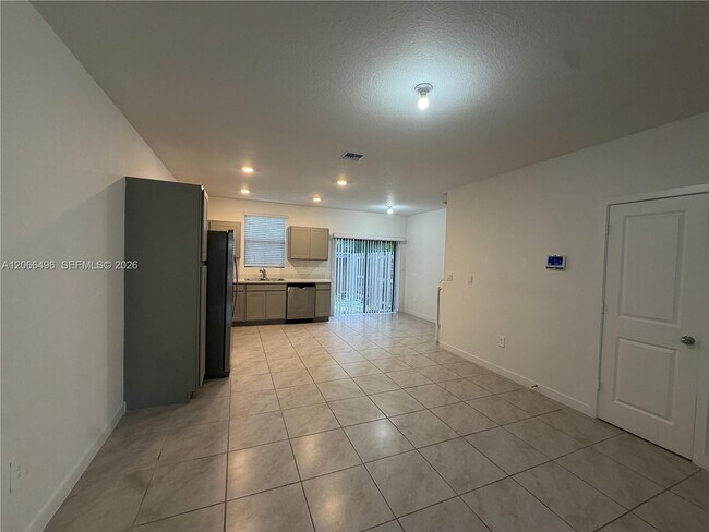 Foto del edificio - 390 NE 12th St