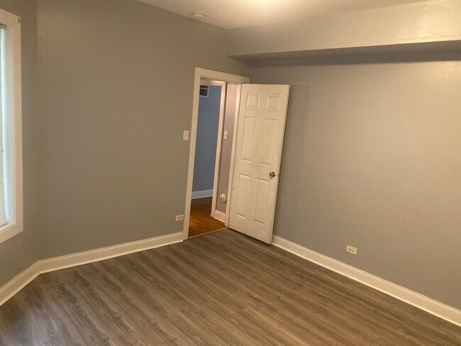 Foto del edificio - 8215 S Ingleside Ave