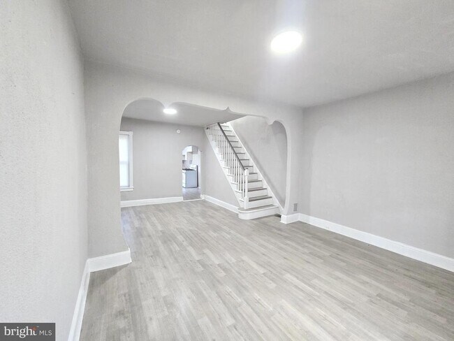 Building Photo - 4436 N Chadwick St