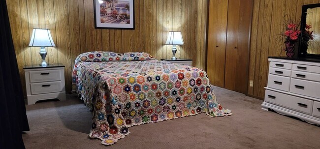 Foto del edificio - 609 1/2 W. Burney St