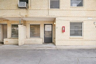 Building Photo - 523 S Travis St