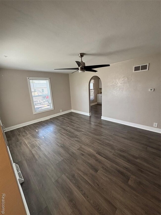 Building Photo - 9047 Davison Rd