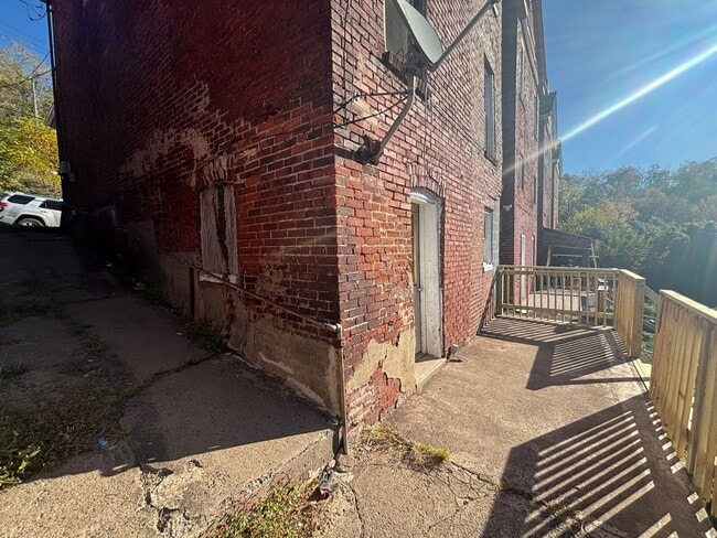Building Photo - Updated flooring, finished basement, and great outdoor space in a walkable Swissvale location