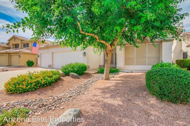 Building Photo - 852 N Pineview Dr