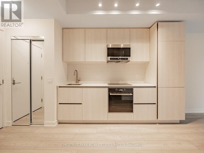 Photo du bâtiment - 110 Broadway Ave