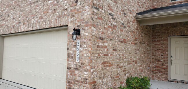 Building Photo - 2530 Remembrance Cir