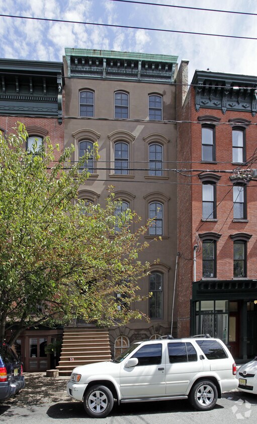 Foto del edificio - 210 Washington St