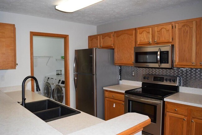 Foto del edificio - 651 Milcrest Dr