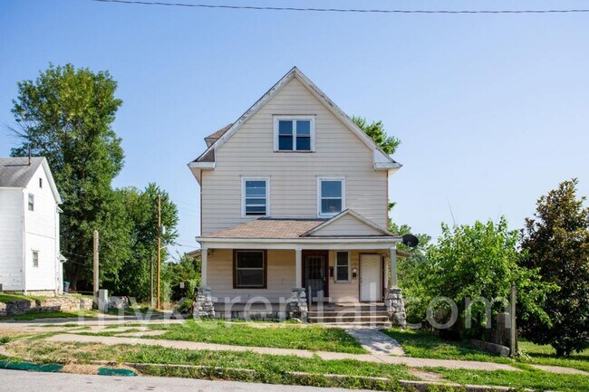 Building Photo - 743 Tauromee