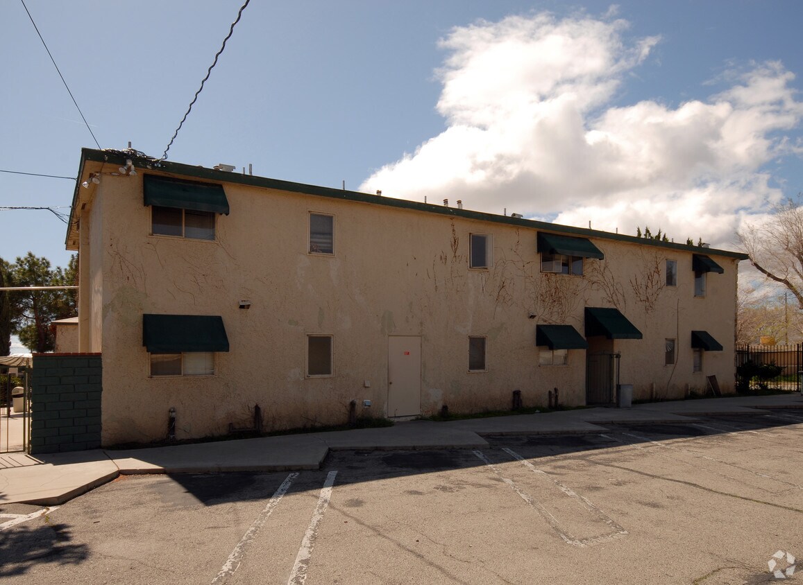Building Photo - 44222 Beech Ave