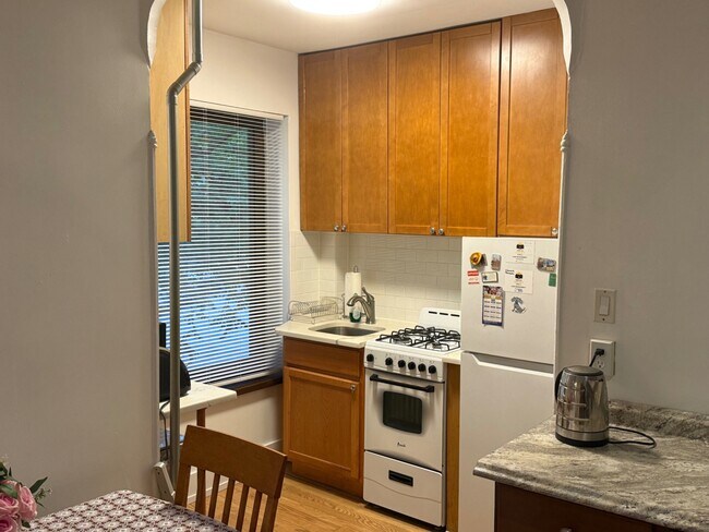 Foto del edificio - 2157 Bleecker St