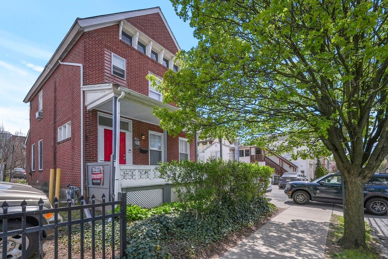 Primary Photo - 4 bedrooms, 2 bathrooms, legal for 8 people