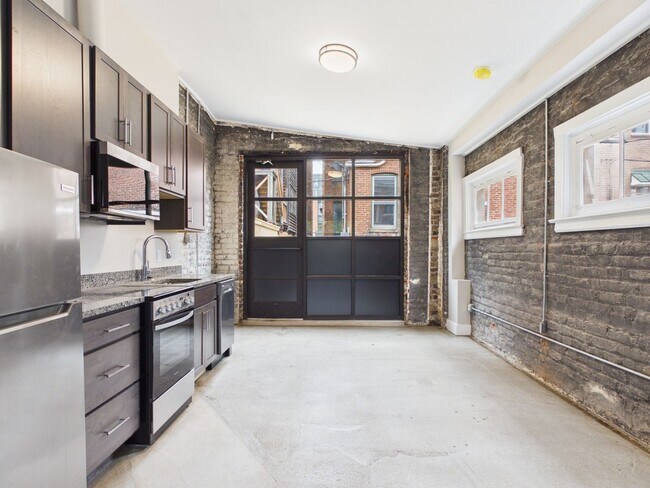 Building Photo - 7 E Franklin St