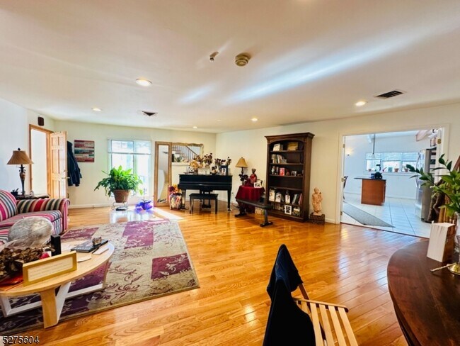 Foto del edificio - 391 Northfield Ave