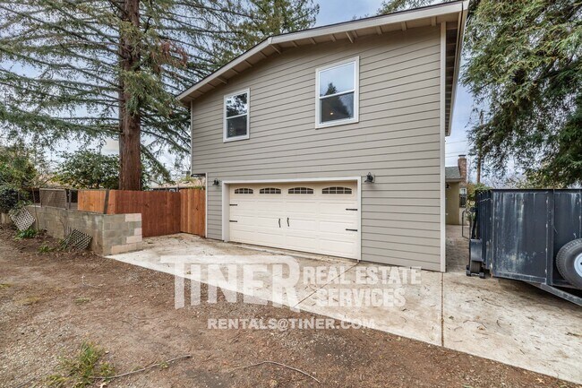 Building Photo - Stylish Old Folsom Home