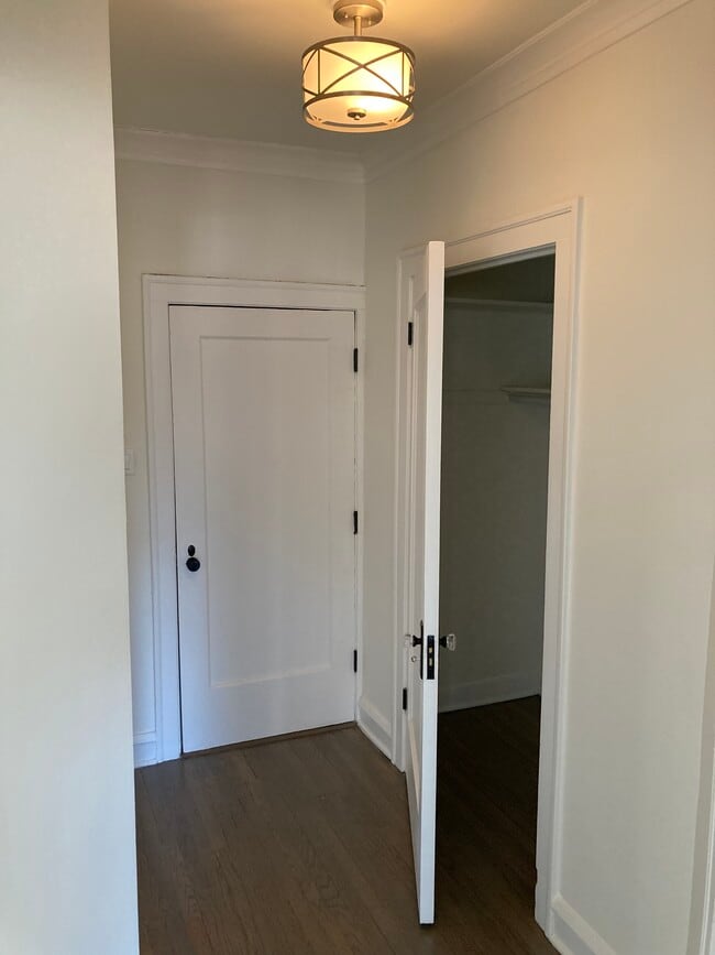 Building Photo - 360 Ridge Ave