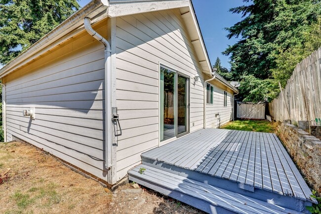Building Photo - Poulsbo Home