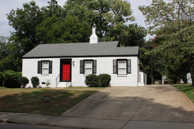 Foto del edificio - 1111 Woodside Ave